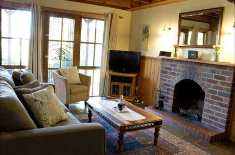 Beechworth Camellia Cottage - Accommodation Broome 2