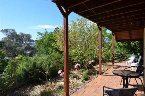 Beechworth Camellia Cottage - Accommodation Broome 1