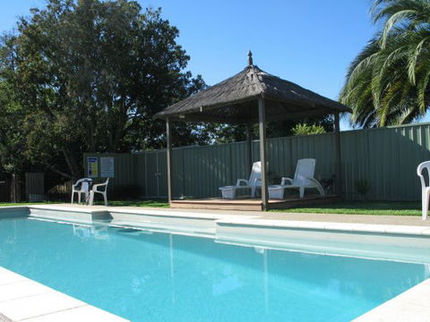 Golden Chain Wine Village Motor Inn - Accommodation Broome 0