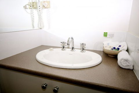 Golden Chain Wine Village Motor Inn - Accommodation Broome 7