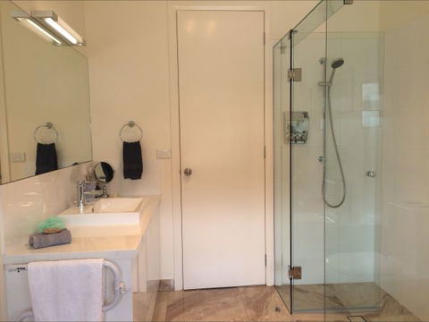 Heathcote Views Bed & Breakfast - Accommodation Broome 3