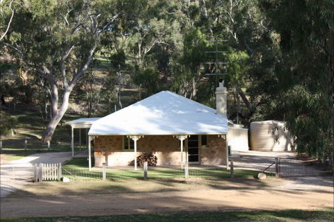 Hughes Park Cottage & Weddings - Accommodation Broome 0