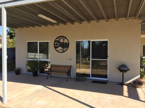 Lyreen's Apartment Bed And Breakfast - Accommodation Broome 4