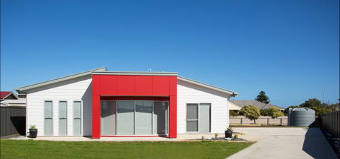 RED FIN Part Of BLUE FIN HOLIDAY HOMES - Accommodation Broome 1
