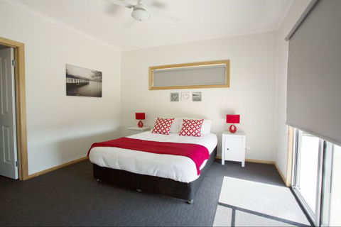 RED FIN Part Of BLUE FIN HOLIDAY HOMES - Accommodation Broome 3