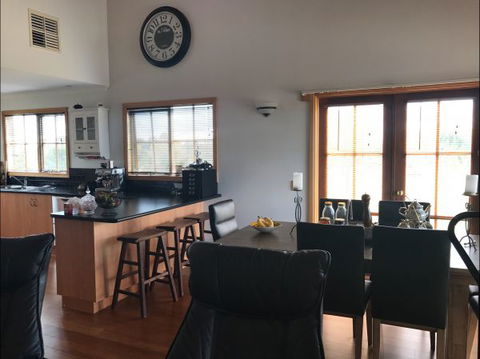 Rutherglen Christmas Trees Farm Stay - Accommodation Broome 2