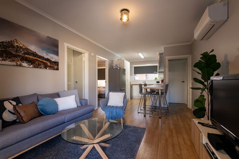 Mrs Brightside - Accommodation Broome 0