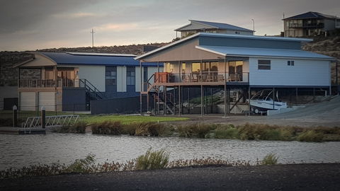 96 Marina Way Mannum Waters - River Shack Rentals - Accommodation Broome 0