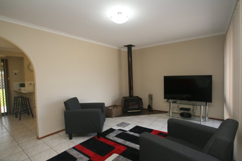Badgee Holiday Home - Accommodation Broome 2