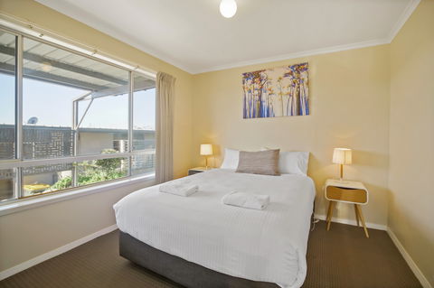 Eagle Heights Holiday Units - Scenic Unit - Accommodation Broome 1