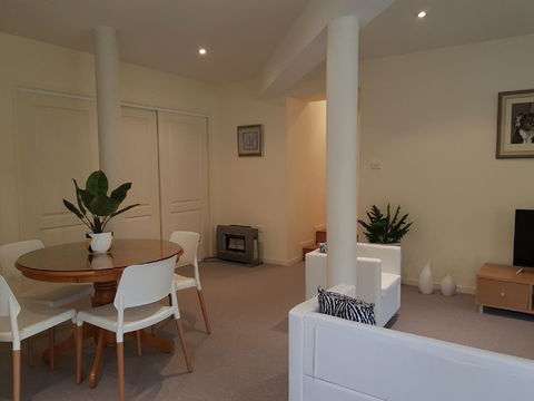 Ellie's Hide-Away At Malua Bay - Accommodation Broome 3