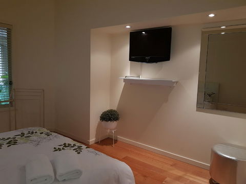 Ellie's Hide-Away At Malua Bay - Accommodation Broome 6