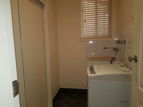 Ellie's Hide-Away At Malua Bay - Accommodation Broome 9