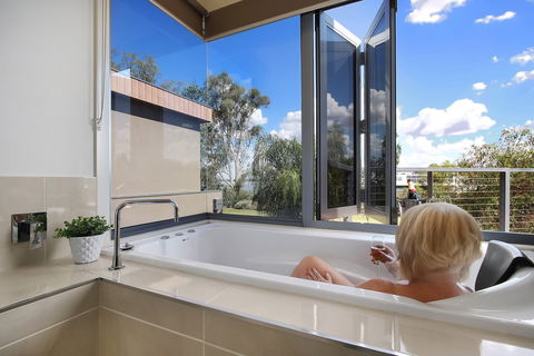 Mulwala Townhouse Two - Accommodation Broome 0