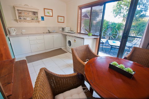 Shingles Riverside Cottages - The - Accommodation Broome 5