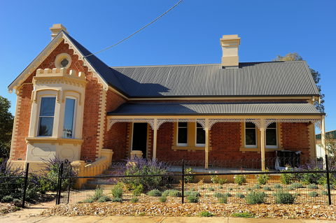 The Monarch: Tumut - Accommodation Broome 0