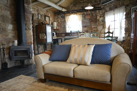 Trestrail Cottage - Accommodation Broome 8