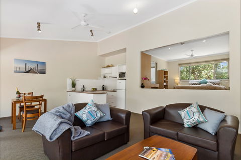 Waterfront Retreat At Wattle Point - Accommodation Broome 5