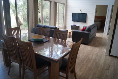 Waterfront Retreat At Wattle Point - Accommodation Broome 7
