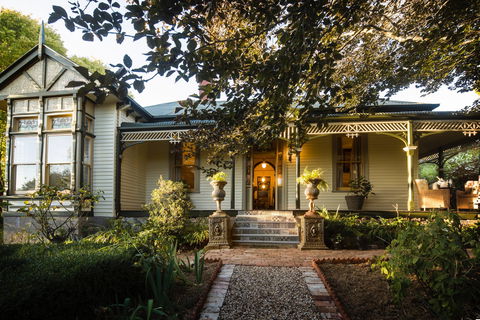 Holyrood House - Accommodation Broome 0