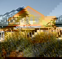 Logans Beach House and Apartments - Accommodation Broome