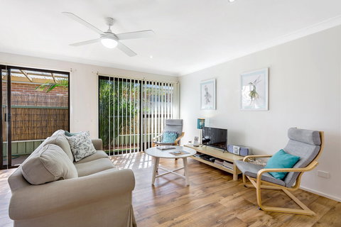 Shearwater At Shoal Bay Cottage One - Dogs Welcome! - Accommodation Broome 0