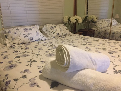 Catania Cottage And Farmhouse - Accommodation Broome 2