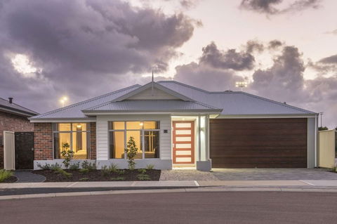 Fairway Lakeside - Accommodation Broome 0