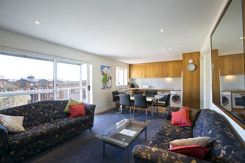 Les Chalets - Accommodation Broome 2