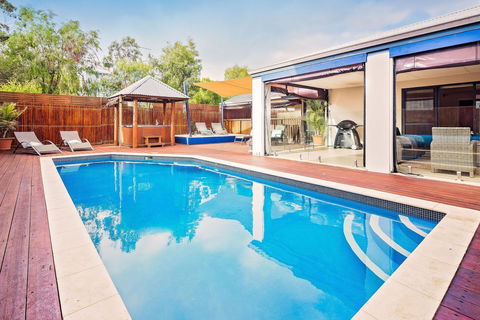 Living The Dream - Accommodation Broome 0