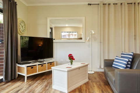Tessies Studio At Bright - Accommodation Broome 1