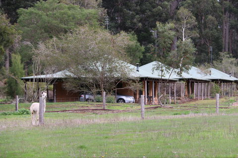 Treenbrook Cottages - Accommodation Broome 0
