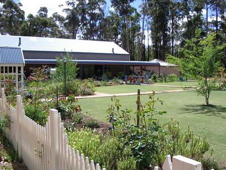 Jakamarri Bed & Breakfast - Accommodation Broome 4