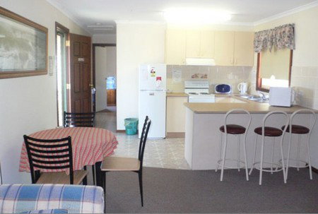 Back Obourke Accommodation - Accommodation Broome 4