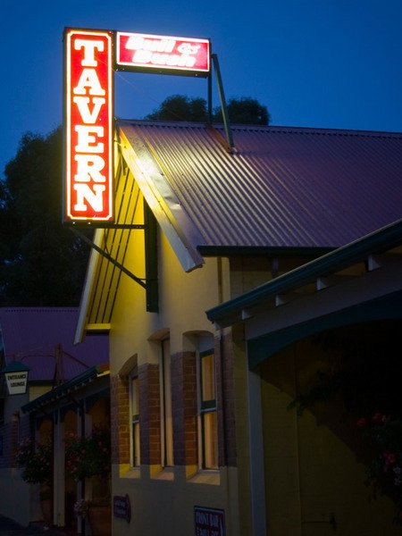 The Bull And Bush Tavern - Accommodation Broome 3
