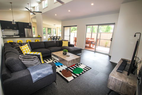 Decked Out At Bright - Accommodation Broome 0