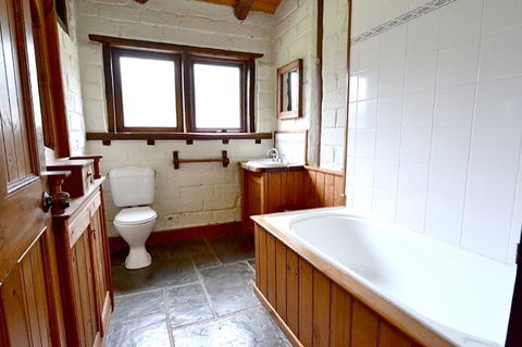 Feathertop Retreat - Accommodation Broome 1