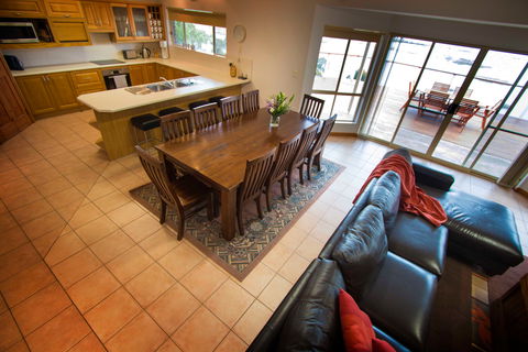Limestone Ridge - Holiday House - Accommodation Broome 2