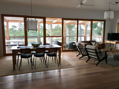 The Lakehouse Beechworth - Accommodation Broome 2