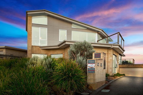 Tides Apartments Port Fairy - Accommodation Broome 1