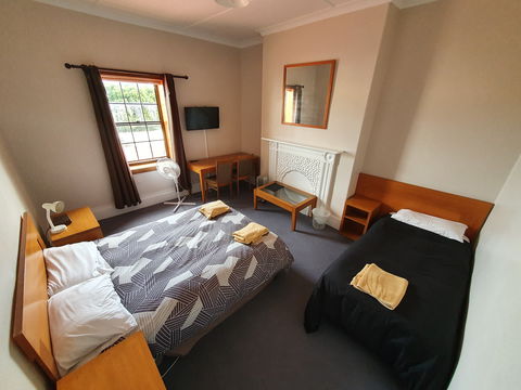 Victoria Hotel Port McDonnell - Accommodation Broome 1