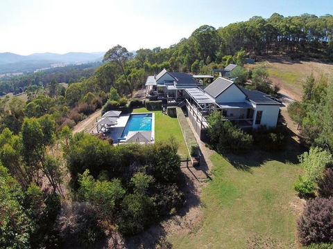 215 Mt Buffalo Retreat - Accommodation Broome 0