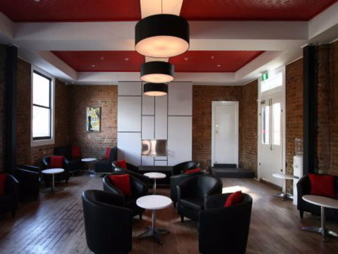 Cow And Calf Hotel - Accommodation Broome 1