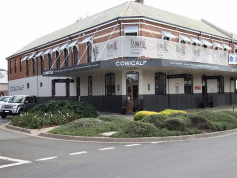 Cow And Calf Hotel - Accommodation Broome 2