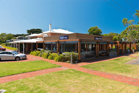 Flinders Hotel - Accommodation Broome 1