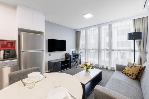 Meriton Suites Adelaide Street, Brisbane - Accommodation Broome 2