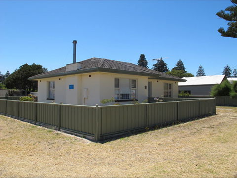 Walters Holiday Home - Accommodation Broome 0