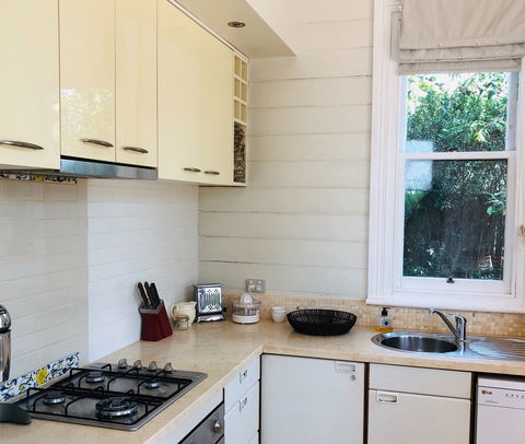 1880s Kananook Heritage House - Accommodation Broome 2