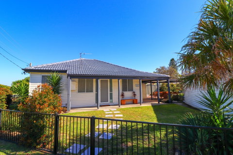 Beachside Cottage At Blacksmiths - Accommodation Broome 0