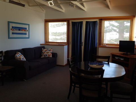 Blue Manna Waters – Apartment A - Accommodation Broome 0